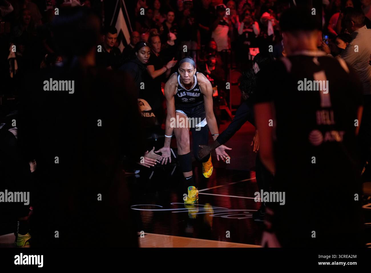 Las Vegas Aces center A'ja Wilson (22) runs onto the court before Game 5 of a WNBA basketball playoff semifinals series between the Las Vegas Aces and the Indiana Fever, Tuesday, Sept. 30, 2025, in Las Vegas. (AP Photo/John Locher) Stockfoto