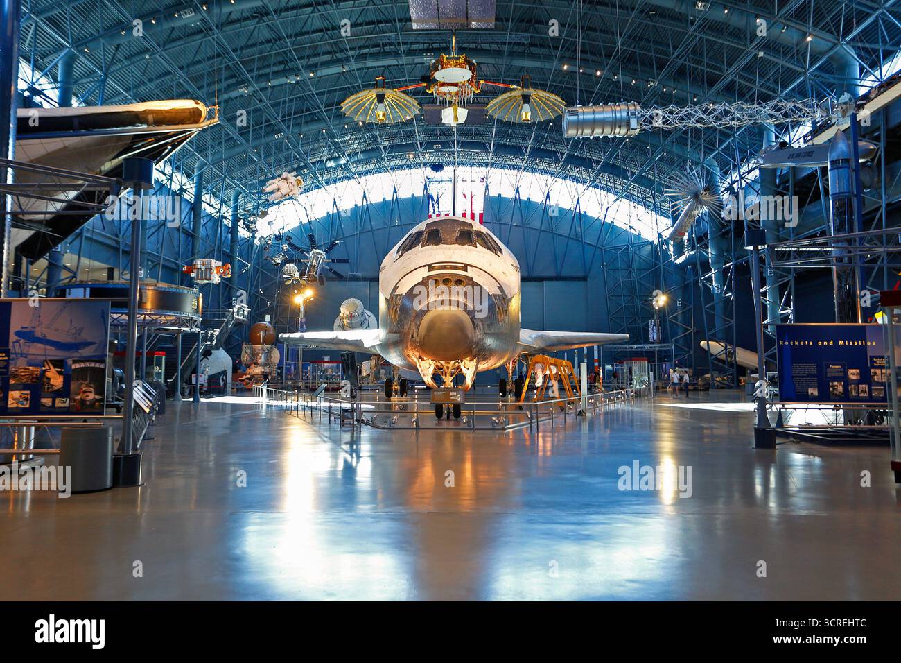 Chantilly, Virginia, USA – 30. August 2025: Discovery Navete im Steven F. Udvar Hazy Center Aviation Museum Stockfoto