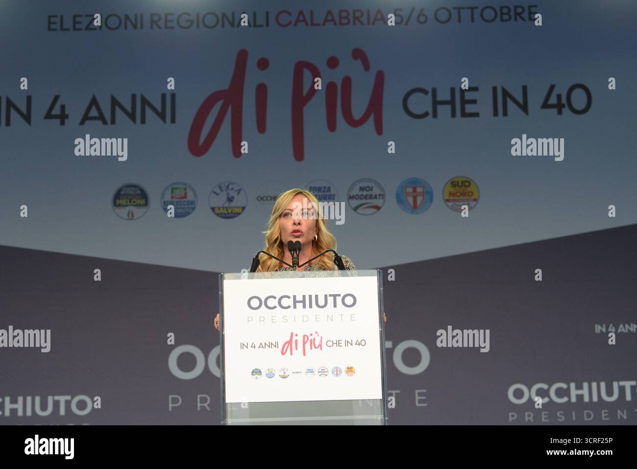 Nachrichten - Premierminister Giorgia Meloni mit den Vizepräsidenten Antonio Tajani und Matteo Salvini in Kalabrien für die Regionalwahlen. Giorgia Meloni in kalabrien während der Regierungschefs Giorgia Meloni mit den Vizepräsidenten Antonio Tajani und Matteo Salvini in Kalabrien für die Regionalwahlen., Nachrichten in Lamezia Terme CZ, Italien, September 30 2025 Lamezia Terme CZ Corso Numistrano Italien Copyright: XAntonioxMoniacix/xLiveMediax LPN 2057465 Stockfoto