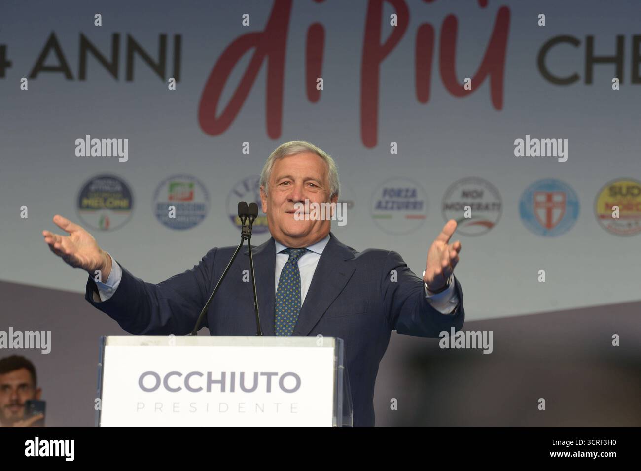 Nachrichten - Premierminister Giorgia Meloni mit den Vizepräsidenten Antonio Tajani und Matteo Salvini in Kalabrien für die Regionalwahlen. Antonio Tajani und Giorgia Meloni in Kalabrien für die Regionalwahlen während der Premierminister Giorgia Meloni mit den Vizepräsidenten Antonio Tajani und Matteo Salvini in Kalabrien für die Regionalwahlen., Nachrichten in Lamezia Terme CZ, Italien, September 30 2025 Lamezia Terme CZ Corso Numistrano Italien Copyright: XAntonioxMoniacix/xLiveMediax LPN 2058670 Stockfoto