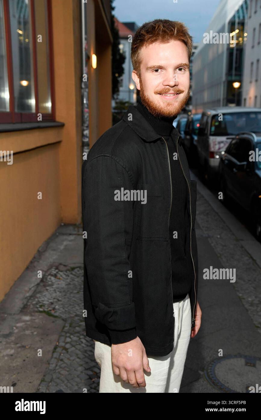 abb Matti Schuldt beim Fotocall des ARD SWR Thrillers die Nichte des Polizisten im BABYLON Kino, Berlin, den 30.09.2025 Berlin Deutschland *** abb Matti Schuldt beim Fotocall des ARD SWR Thrillers die Nichte des Polizisten im BABYLON Kino, Berlin, 30 09 2025 Berlin Stockfoto