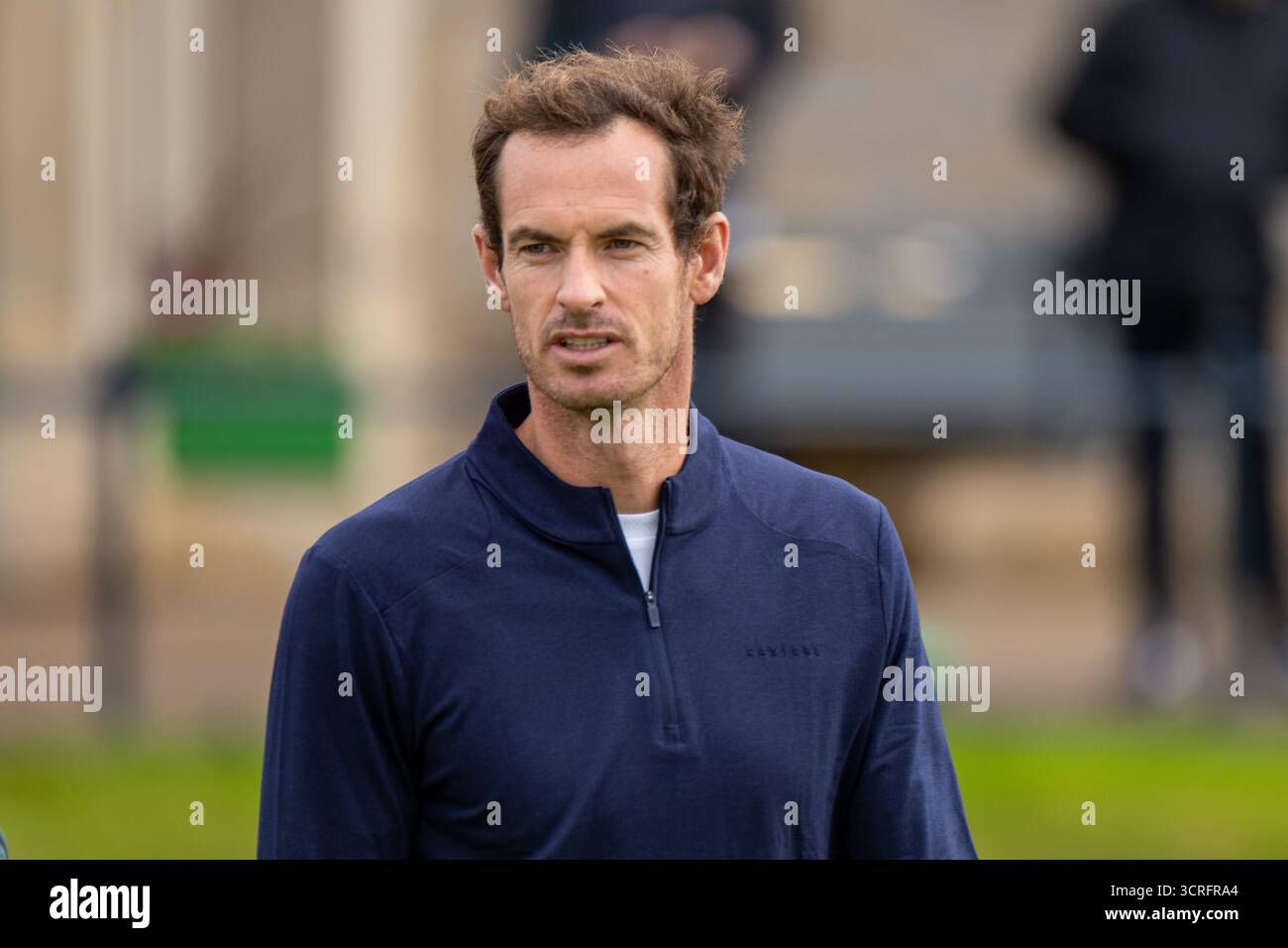 St. Andrews, Schottland. Oktober 2025. Schottlands ehemaliger Tennisspieler der Welt, Andy Murray, der vor der Alfred Dunhill Links Championship auf dem ersten Loch des Old Course abzweigt. Quelle: Tim Gray/Alamy Live News Stockfoto