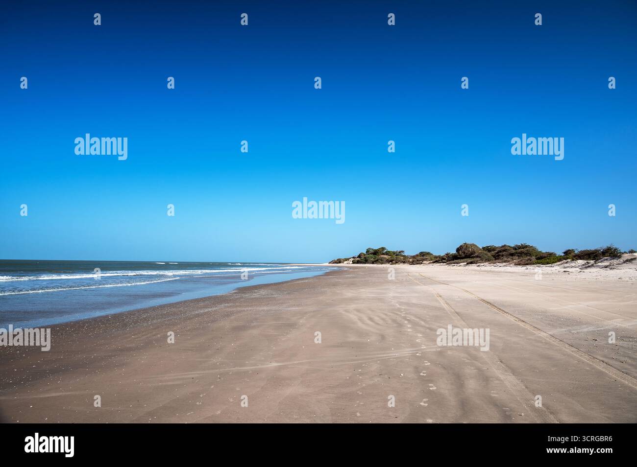 Wunderschöner Sandstrand am Cap Skirring in der Nähe der Grenze zwischen Senegal und Guinea Bissau Stockfoto