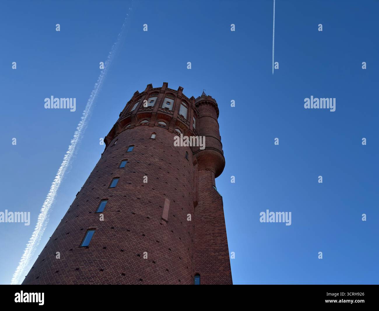 Der historische Wasserturm Gamla Vattentornet in Landskrona Schweden zeigt Architektur aus dem frühen 20. Jahrhundert, die in Apartments mit erhöhtem Blick auf die Stadt umgewandelt wurde. Stockfoto