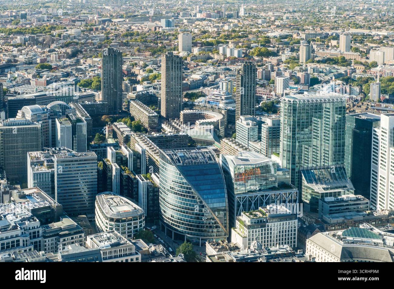 Luftaufnahme der City of London mit Barbican Anwesen, London, Großbritannien. Stockfoto