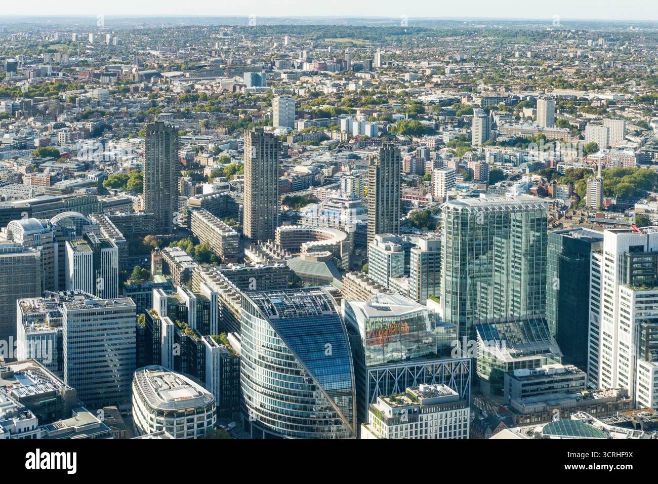 Luftaufnahme der City of London mit Barbican Anwesen, London, Großbritannien. Stockfoto