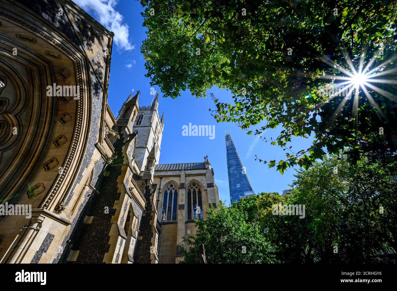 London, Großbritannien. Southwark Cathedral (Kathedrale und Stiftskirche St. Erlöser und St. Mary Overie) 12.Jh., 13.Jh. nach dem Großen Feuer, The Shar, wiederaufgebaut Stockfoto