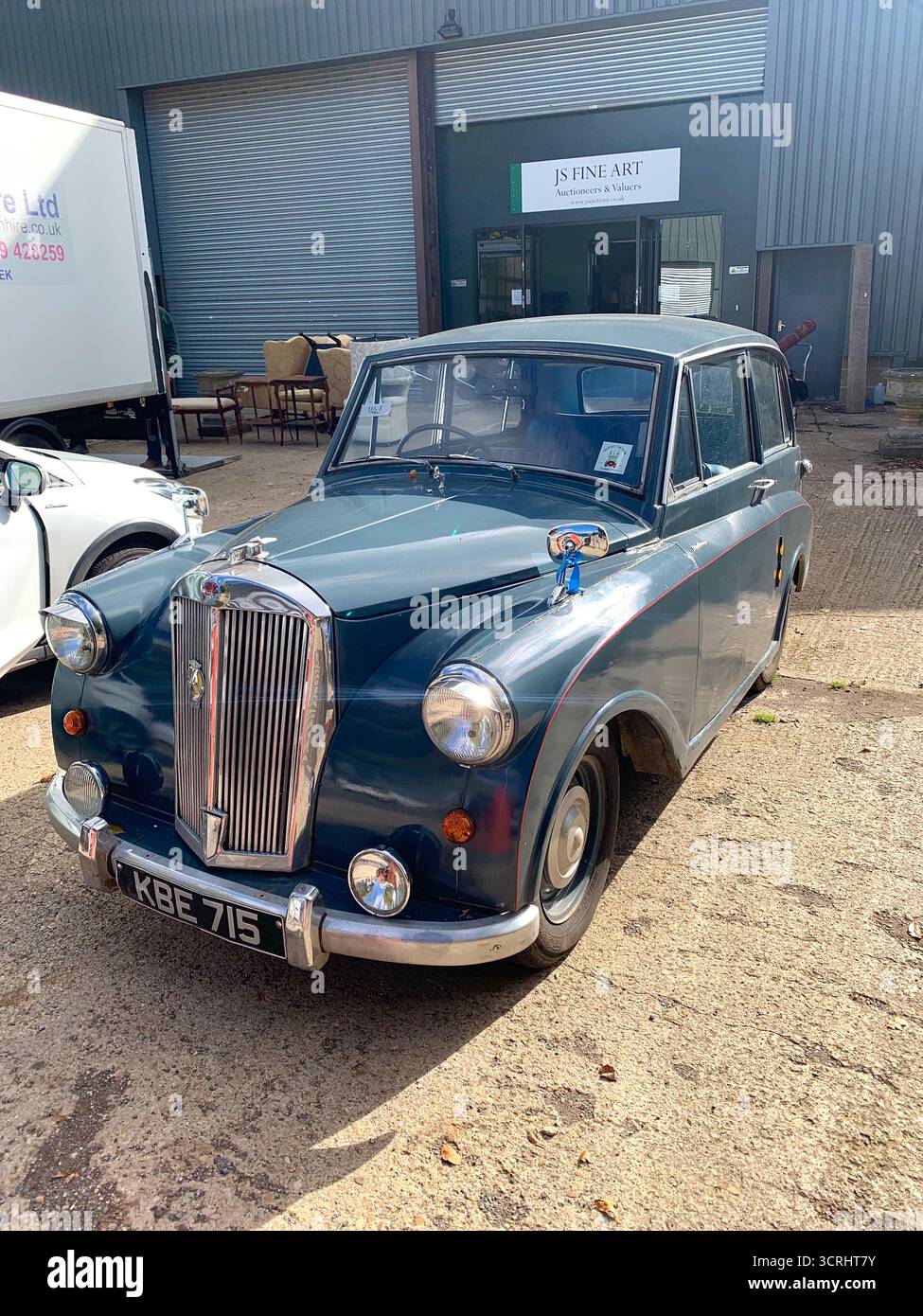 Wolseley 6/90Polizeiauto an die Kreuzstabulationspolizei in Großbritannien geliefert britische Messingglocke Winkworth auf dem vorderen Stoßfänger Strafverfolgungsfilm Auftritte - Smartphone-aufgenommenes Stockfoto