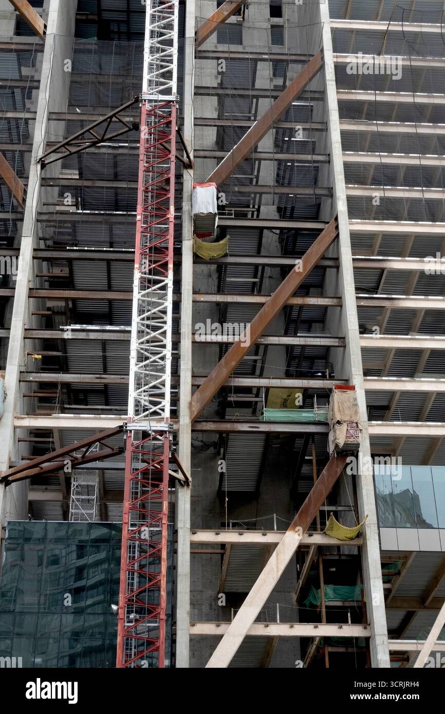 Diagonalstreben an der Gebäudekonstruktion im Erdbebenbereich Stockfoto