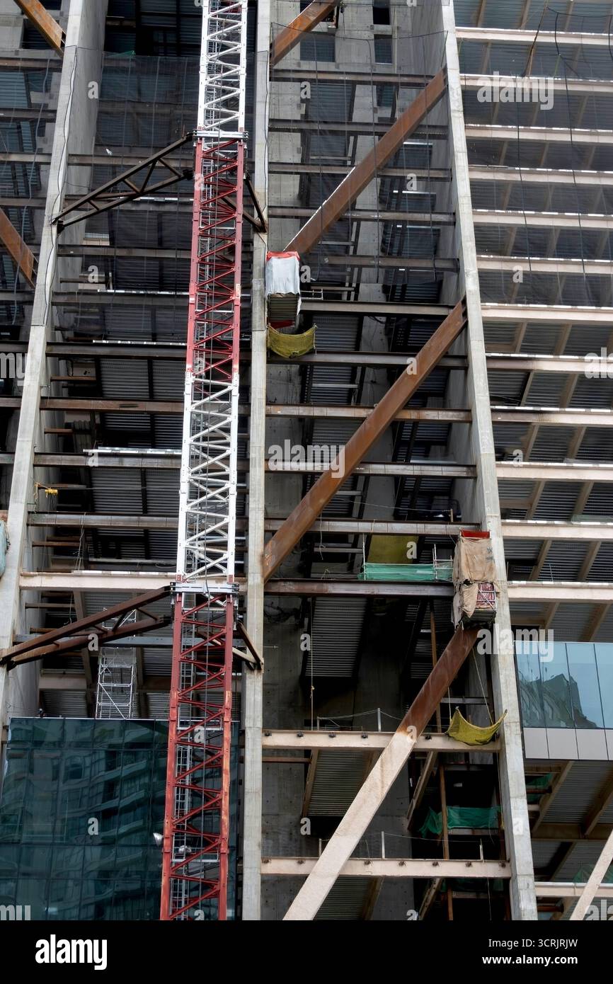 Diagonalstreben an der Gebäudekonstruktion im Erdbebenbereich Stockfoto