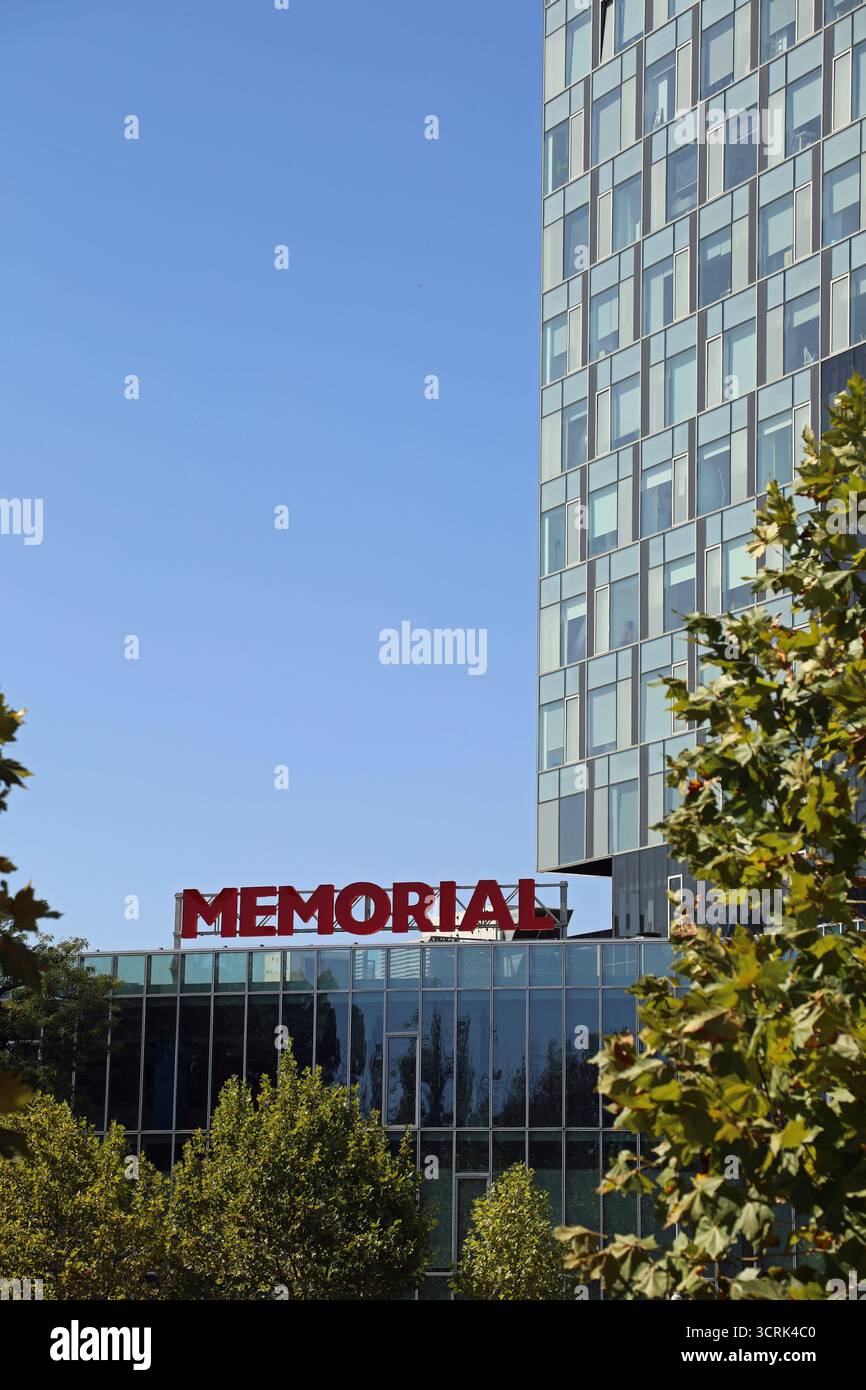 Medizinische Gedenkstätte an den Stadttor-Türmen in Bukarest Stockfoto