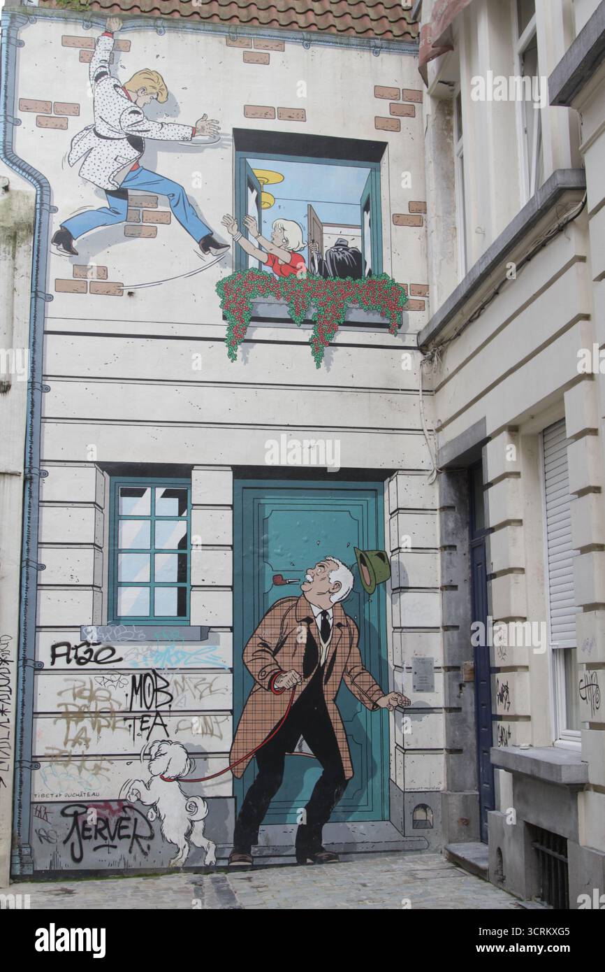 Iconique belgische Zeichentrickfiguren in den Straßen Brüssels gemalt. Ric Hochet Figur Rue du Bon Secours 9 Stockfoto