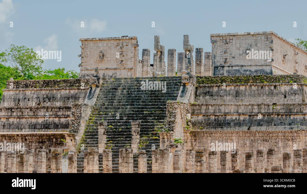 Hochsommersonne in Chichen itza Stockfoto