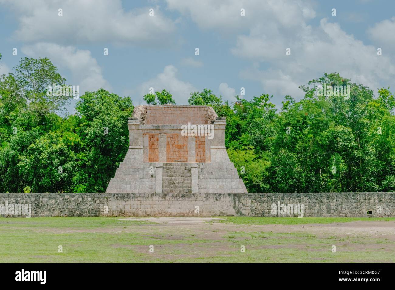 Hochsommersonne in Chichen itza Stockfoto