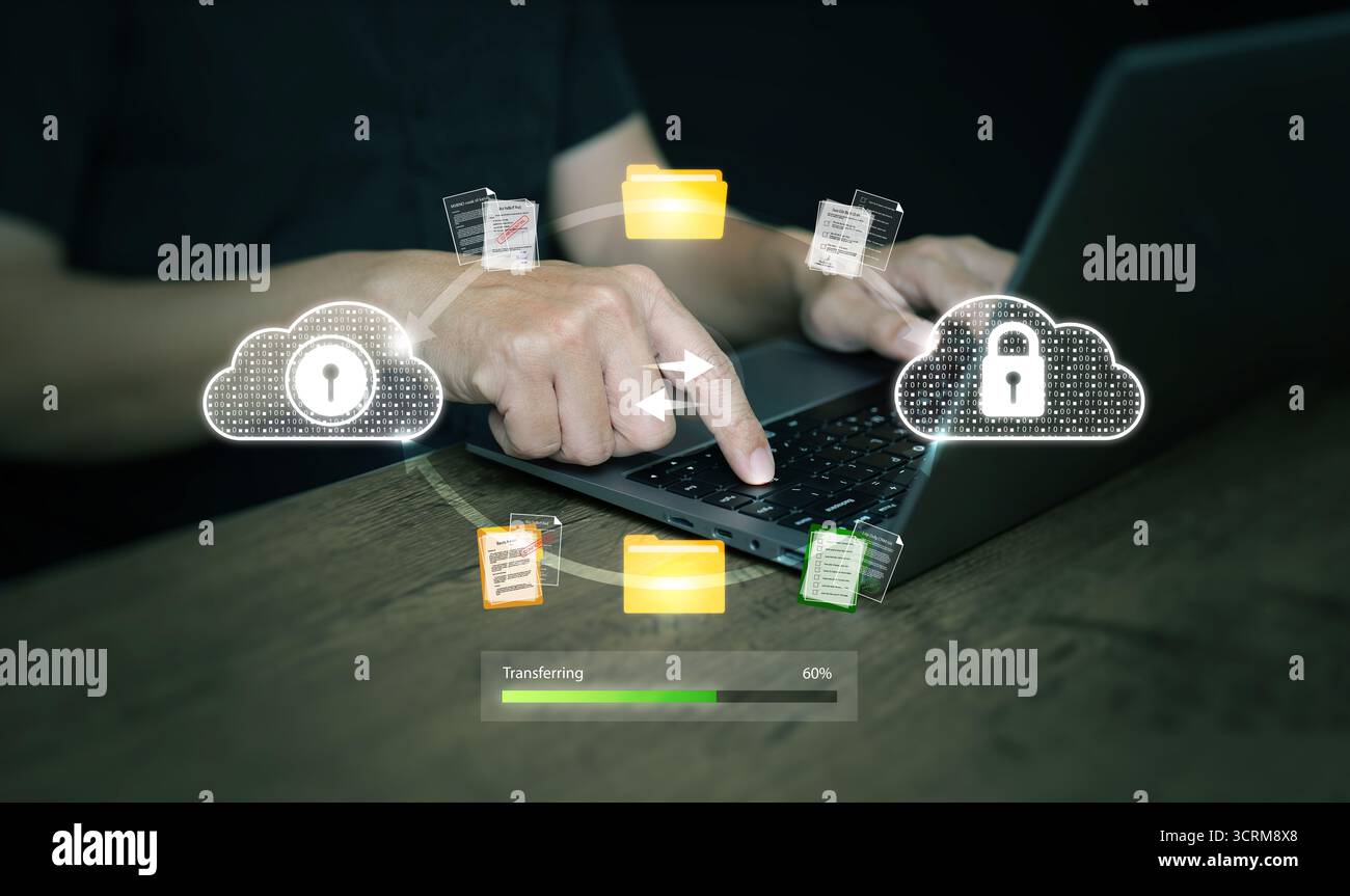 Geschäftskonzept für Datenschutz und Cloud-Computing mit sicherem Dateiaustausch, Cybersicherheit, Notebook-Nutzung, Online-Speicherung und digitaler Technologie Stockfoto