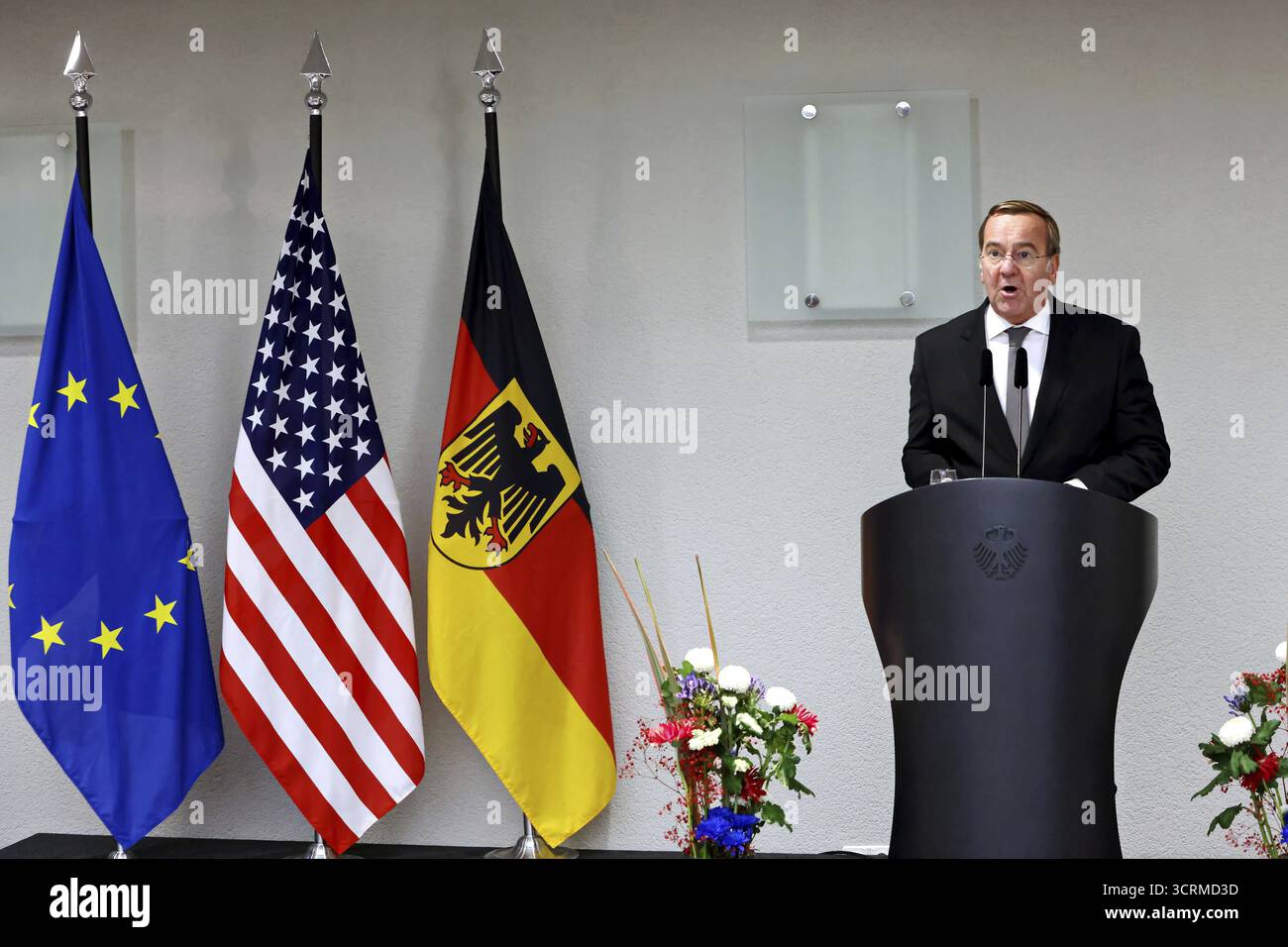 Bundesverteidigungsminister Boris Pistorius – Verleihung des Verdienstkreuzes der Bundesrepublik Deutschland an Lloyd James Austin III. In Anerkennung Stockfoto
