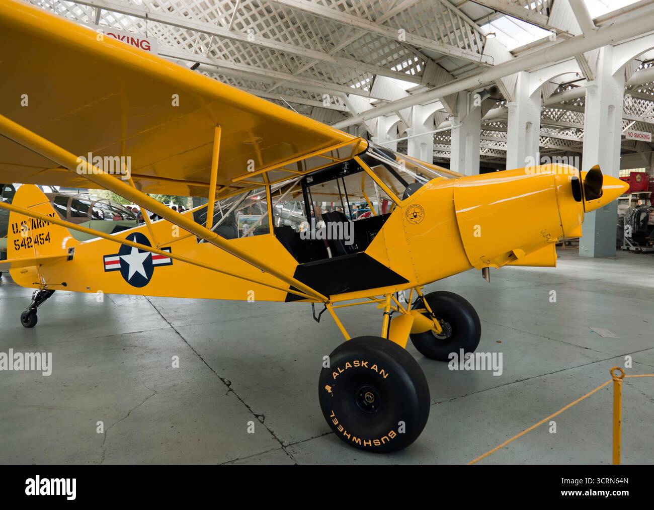 A 1954, Piper PA-18-150 Super Cub der Aircraft Restoration Company, auf Static Display bei IWM Duxford Stockfoto