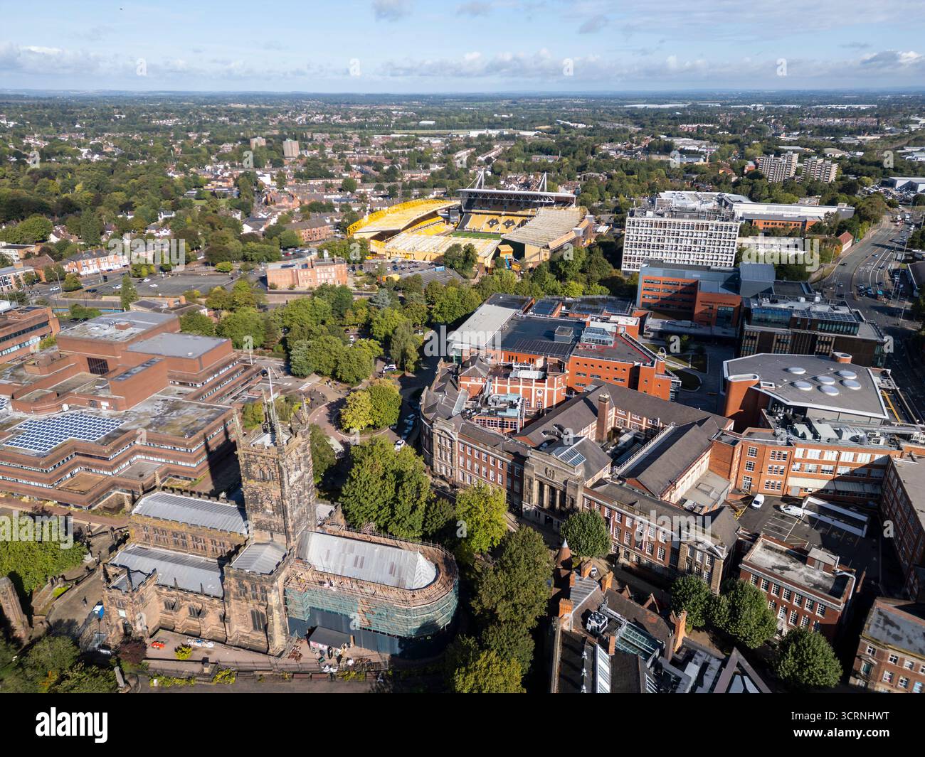 WOLVERHAMPTON, WEST MIDLANDS, ENGLAND - 5. SEPTEMBER 2025: Luftaufnahme des Stadtzentrums von Wolverhampton in den West Midlands Stockfoto