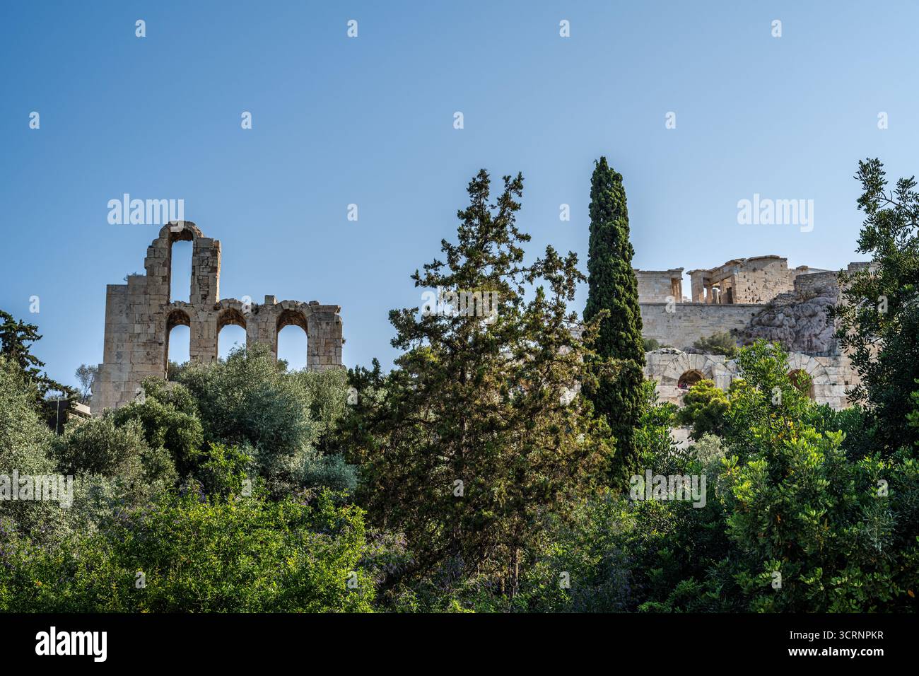 Rückseite des Odeions von Herodes Atticus (Herodeion) und des Akropolis-Hügels Stockfoto