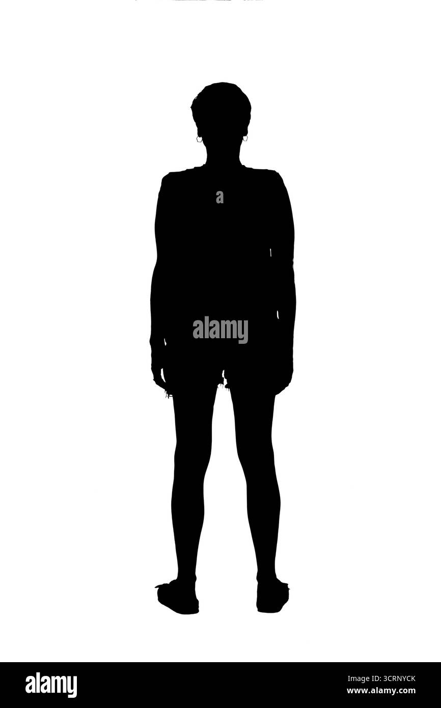 Silhouette eines langen Porträts einer Frau in Sommerkleidung Stockfoto