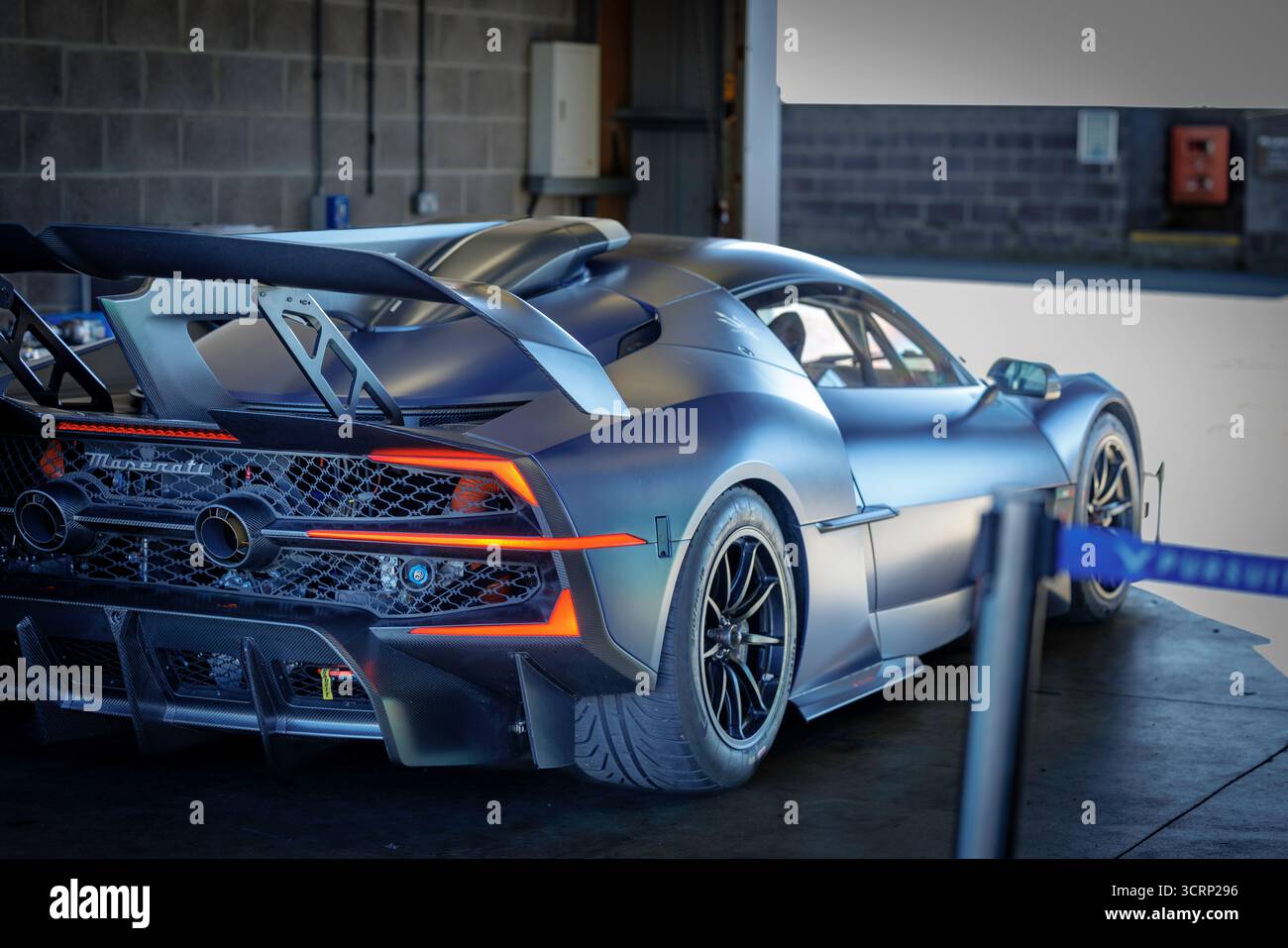 Maserati MCXtrema Hochleistungs-Supersportwagen auf der Rennstrecke von Anglesey während des Mission Motorsport Trackday, dem sonnigen britischen Motorsport Speed Event im September Stockfoto