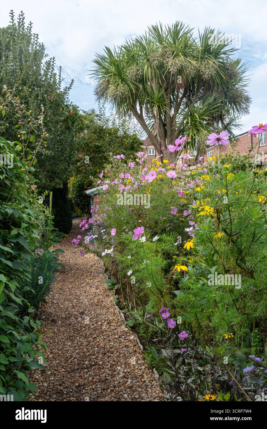 Der Garten im Museum of East Dorset in Wimborne Minster, Dorset, England, Großbritannien, im Herbst Stockfoto