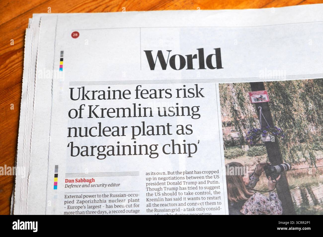 "Die Ukraine befürchtet die Gefahr, dass der Kreml Kernkraftwerk als "Verhandlungschip" nutzt Guardian-Zeitung Schlagzeilen-artikel 27 September 2025 London Großbritannien Stockfoto