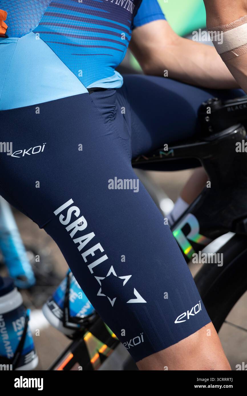 21. Tour of Britain 2025 - Stage 5 PONTYPOOL, WALES - 6. SEPTEMBER: Israel Premier Tech Radsport Team, Detailaufnahme zu Beginn von Stage 5 Stockfoto