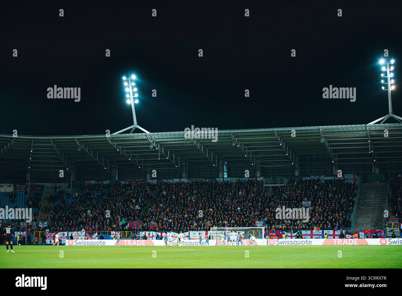 Lublin, Polen. Oktober 2025. Die Fans des Crystal Palace während des Fußballspiels Dynamo Kyiv gegen Crystal Palace (Endpunktzahl: 0:2) im Stadion Arena Lublin, Polen. Quelle: Robert Skalski/Alamy Live News. Stockfoto