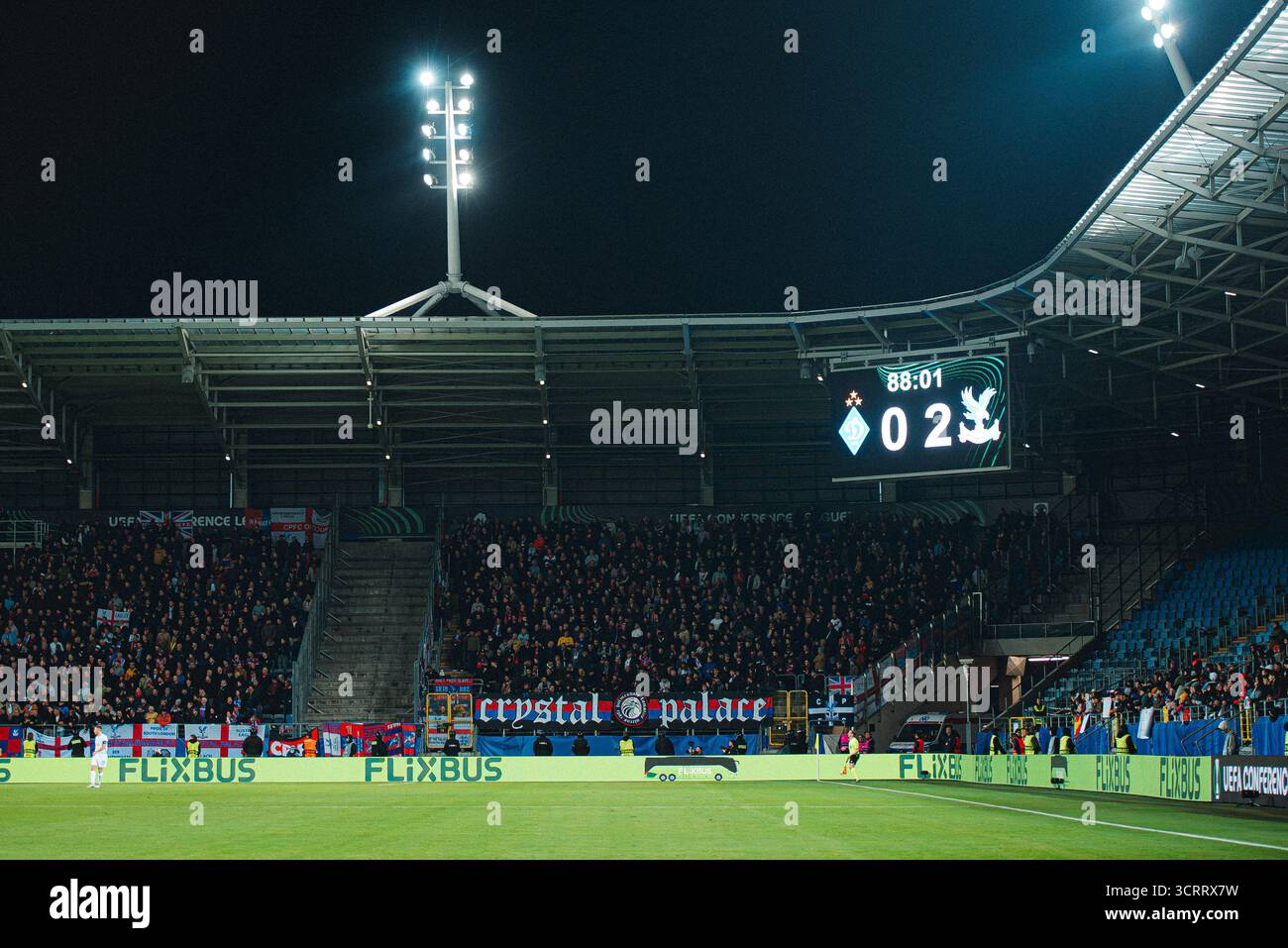 Lublin, Polen. Oktober 2025. Die Fans des Crystal Palace während des Fußballspiels Dynamo Kyiv gegen Crystal Palace (Endpunktzahl: 0:2) im Stadion Arena Lublin, Polen. Quelle: Robert Skalski/Alamy Live News. Stockfoto