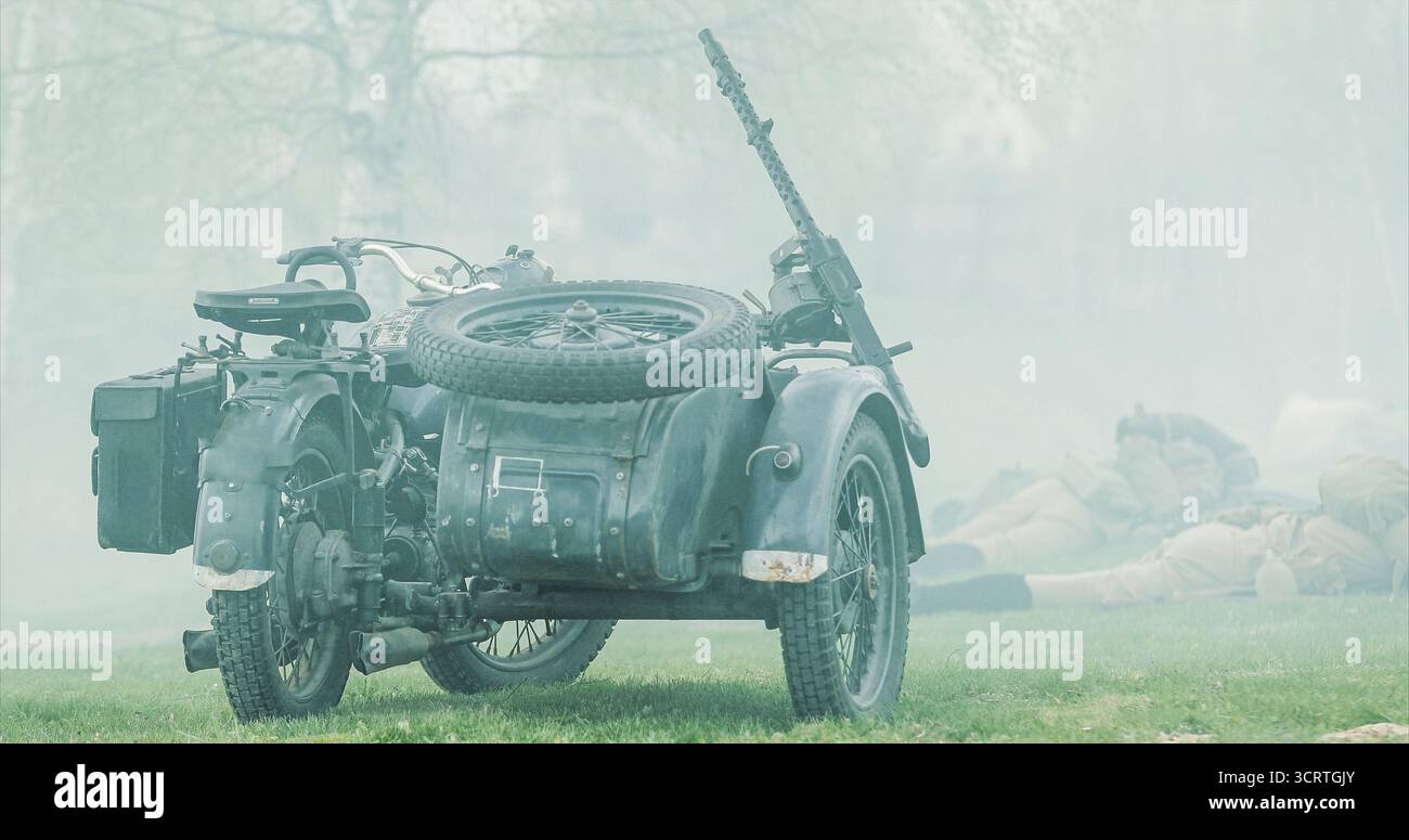 Wiederaufbau Der Schlachten Des Zweiten Weltkriegs. Deutsche Armee Motorrad W Stockfoto