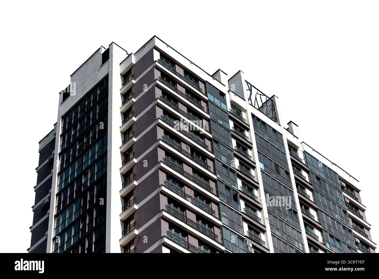 Neues Hochhaus in der Innenstadt mit moderner Fassade und hohen Fenstern in der Metropole. Moderner mehrstöckiger Wohnblock, renta Stockfoto