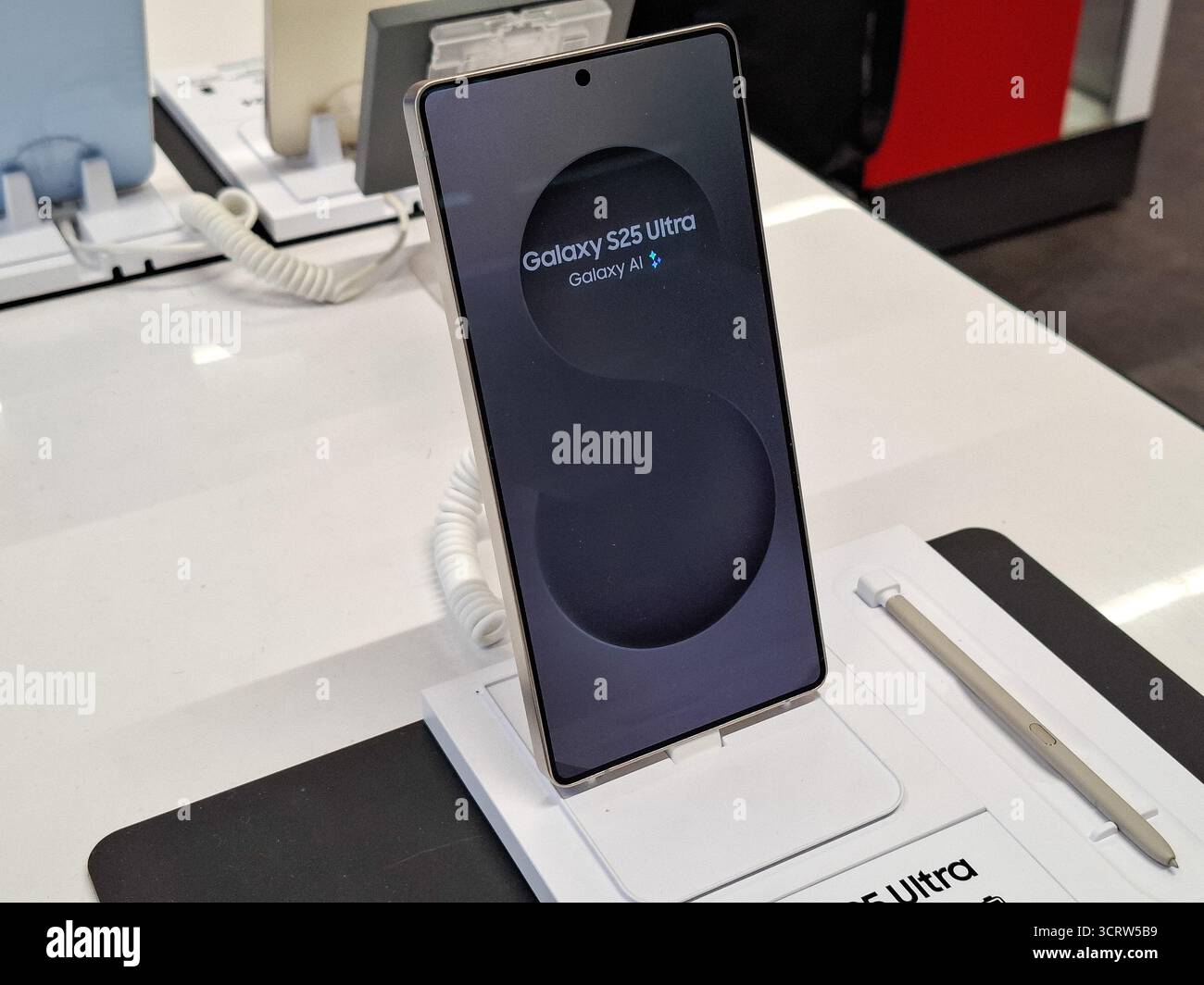 Baia Mare, Rumänien – 24. Januar 2025: Samsung Galaxy S25 Ultra Smartphone Stockfoto