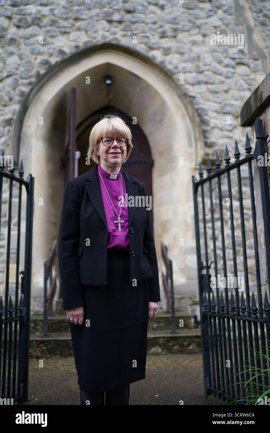 Die designierte Erzbischofsfrau Sarah Mullally von Canterbury während eines Besuchs in der All Saints Church in Canterbury, Kent, bevor sie als 106. Erzbischof von Canterbury bekannt wurde, wurde zum ersten Mal eine Frau in die Rolle in der Geschichte der Church of England ernannt. Bilddatum: Freitag, 3. Oktober 2025. Stockfoto