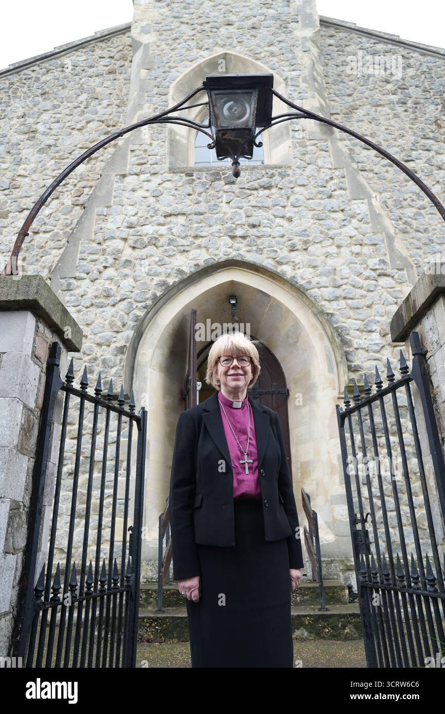Die designierte Erzbischofsfrau Sarah Mullally von Canterbury während eines Besuchs in der All Saints Church in Canterbury, Kent, bevor sie als 106. Erzbischof von Canterbury bekannt wurde, wurde zum ersten Mal eine Frau in die Rolle in der Geschichte der Church of England ernannt. Bilddatum: Freitag, 3. Oktober 2025. Stockfoto