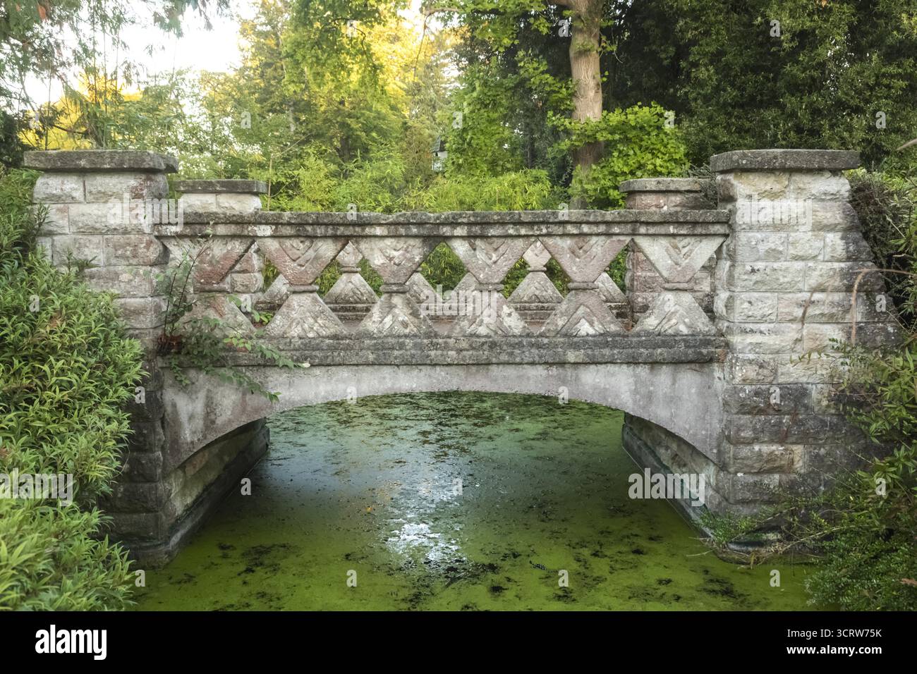 England, Somerset, Bath, Royal Victoria Park, Botanical Gardens, Fußgängerbrücke Aus Georgianischer Zeit Stockfoto