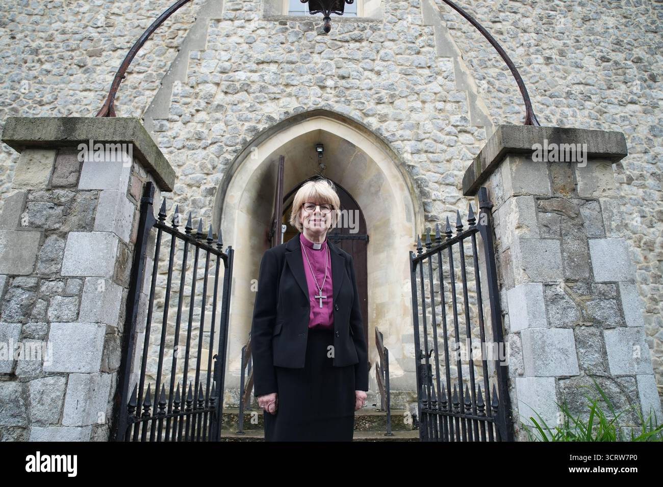 Die designierte Erzbischofsfrau Sarah Mullally von Canterbury während eines Besuchs in der All Saints Church in Canterbury, Kent, bevor sie als 106. Erzbischof von Canterbury bekannt wurde, wurde zum ersten Mal eine Frau in die Rolle in der Geschichte der Church of England ernannt. Bilddatum: Freitag, 3. Oktober 2025. Stockfoto