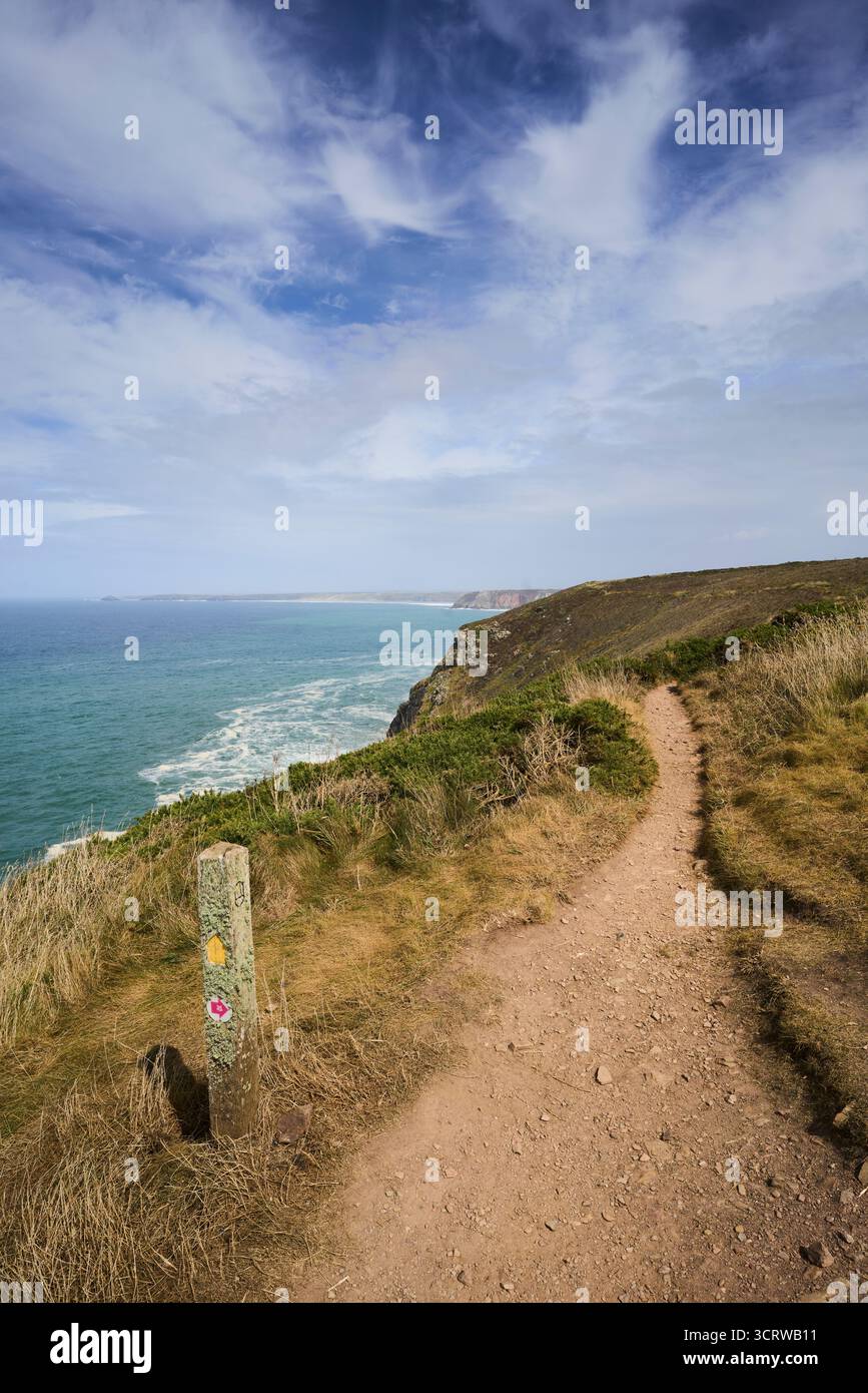 Der South West Coast Path in der Nähe von St Agnes, Cornwall, Großbritannien Stockfoto