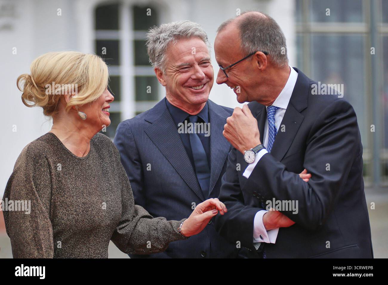Saarbrücken, Saarland, Deutschland, 03.10.2025: Ludwigskirche: Festakt Tag der deutschen Einheit: Julia Klöckner und Jörg Pilawa bei ihrem ersten gemeinsamen öffentlichen Auftritt, hier beim Scherzen mit Bundeskanzler Friedrich Merz CDU *** Saarbrücken, Saarland, Deutschland, 03 10 2025 Ludwigskirche Festakt Tag der Deutschen Einheit Julia Klöckner und Jörg Pilawa bei ihrem ersten öffentlichen Auftritt zusammen, hier beim ersten öffentlichen Auftritt, hier beim Scherzen mit Bundeskanzler Friedrich Merz CDU, hier, hier, hier beim Bundeskanzler Friedrich Merz CDU: CDU 86197: CDU Stockfoto