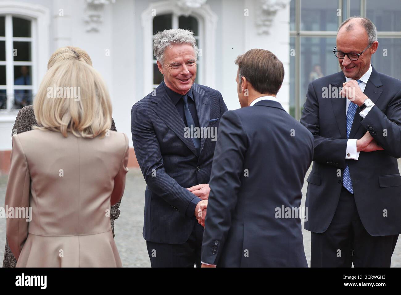 Saarbrücken, Saarland, Deutschland, 03.10.2025: Ludwigskirche: Festakt Tag der deutschen Einheit: Julia Klöckner und Jörg Pilawa begrüßten Brigitte und Emmanuel Macron, Bundeskanzler Friedrich Merz CDU schaut amüsiert zu *** Saarbrücken, Saarland, Deutschland, 03 10 2025 Ludwigskirche Tag der Deutschen Einheit Julia Klöckner ts und Jörg Pilawa begrüßten Brigitte und Jörg Pilawa begrüßten Brigitte, CDU schaut amüsiert Brigitte Merz, Deutschland, Deutschland, Deutschland, Deutschland, Deutschland, Deutschland, Deutschland, Deutschland, 86203 Bundeskanzler Friedrich delluzamüsiert und Emmanuel Merzamüsiert Stockfoto