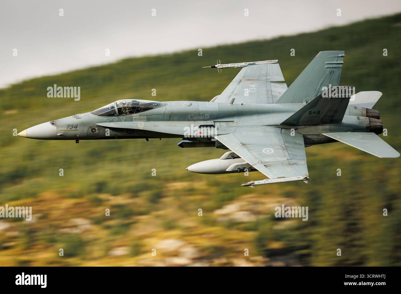 Militärische Luftfahrt in der Mach Loop, Nordwales Stockfoto