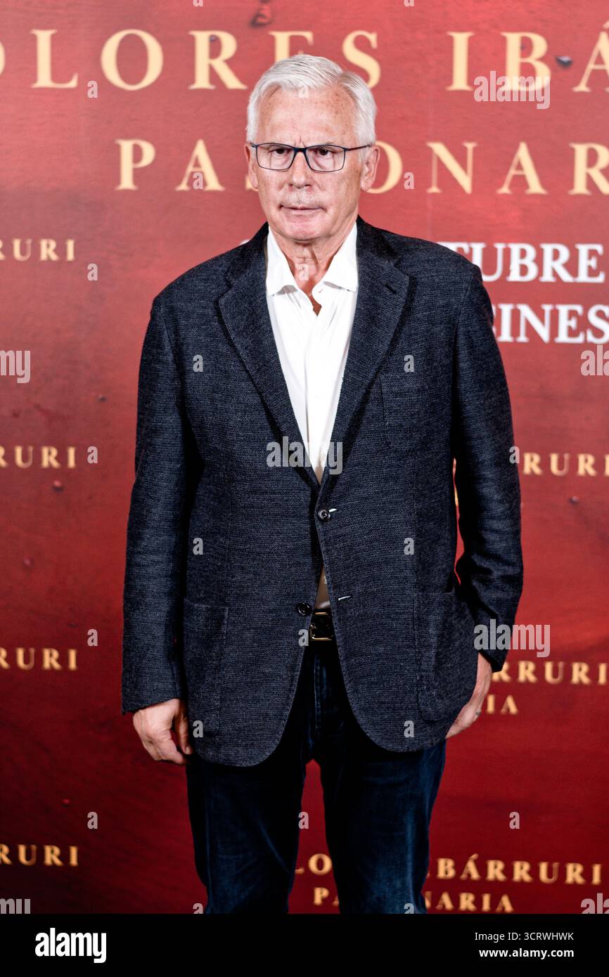 Proyecciones Cinema, Madrid, Spanien. Oktober 2025. Fotoaufruf zur Premiere des Dokumentarfilms „Dolores Ibarruri, Pasionaria“. Baltasar Garzon. Quelle: EnriquePSans/Alamy Live News Stockfoto
