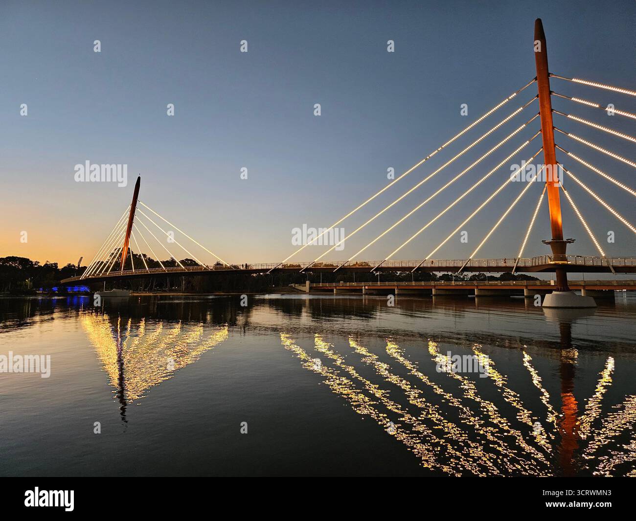 Die architektonische Schönheit der Boorloo Bridge in der Abenddämmerung. Stockfoto