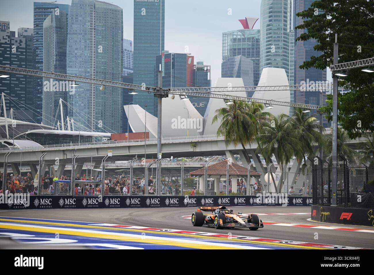 Singapur, Singapur. Oktober 2025. McLarens australischer Fahrer Oscar Piastri tritt am 3. Oktober 2025 beim ersten Training des Formel-1-Grand Prix von Singapur 2025 in Singapur an. Quelle: Dann Chih Wey/Xinhua/Alamy Live News Stockfoto