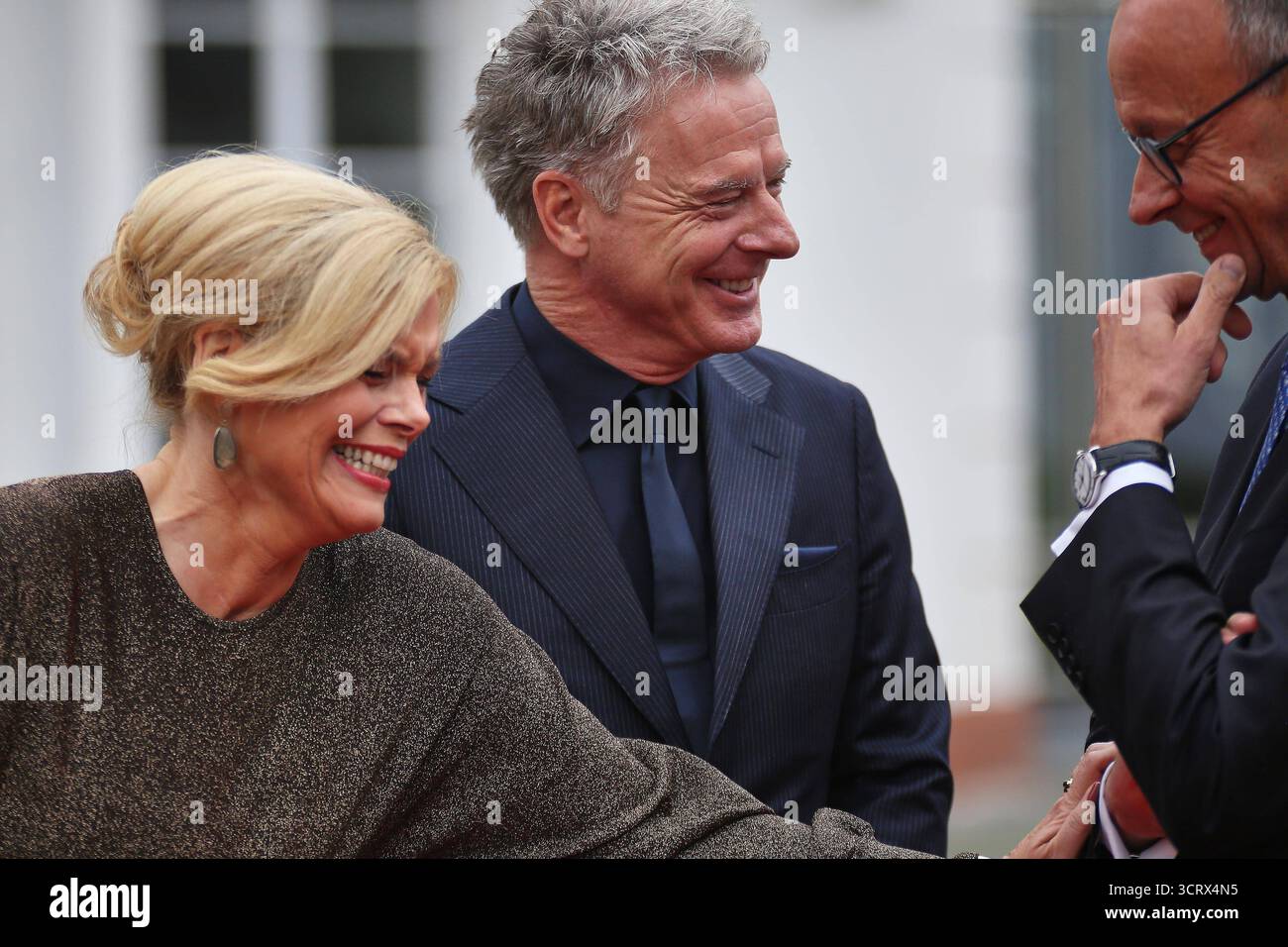 Saarbrücken, Saarland, Deutschland, 03.10.2025: Ludwigskirche: Festakt Tag der deutschen Einheit: Julia Klöckner und Jörg Pilawa bei ihrem ersten gemeinsamen öffentlichen Auftritt, hier beim Scherzen mit Bundeskanzler Friedrich Merz CDU *** Saarbrücken, Saarland, Deutschland, 03 10 2025 Ludwigskirche Festakt Tag der Deutschen Einheit Julia Klöckner und Jörg Pilawa bei ihrem ersten öffentlichen Auftritt zusammen, hier beim ersten öffentlichen Auftritt, hier beim Scherzen mit Bundeskanzler Friedrich Merz CDU, hier, hier, hier beim Bundeskanzler Friedrich Merz CDU: CDU 86199: CDU Stockfoto