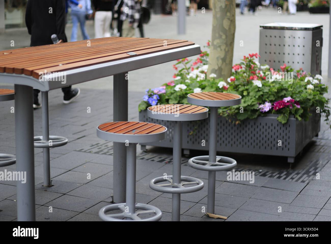 Die öffentlichen Sitzbänke im Stadtgebiet von Perth, WA. Hay Street. Stockfoto