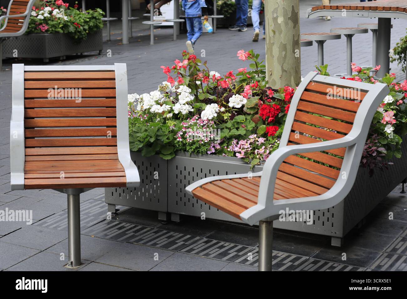 Die öffentlichen Sitzbänke im Stadtgebiet von Perth, WA. Hay Street. Stockfoto