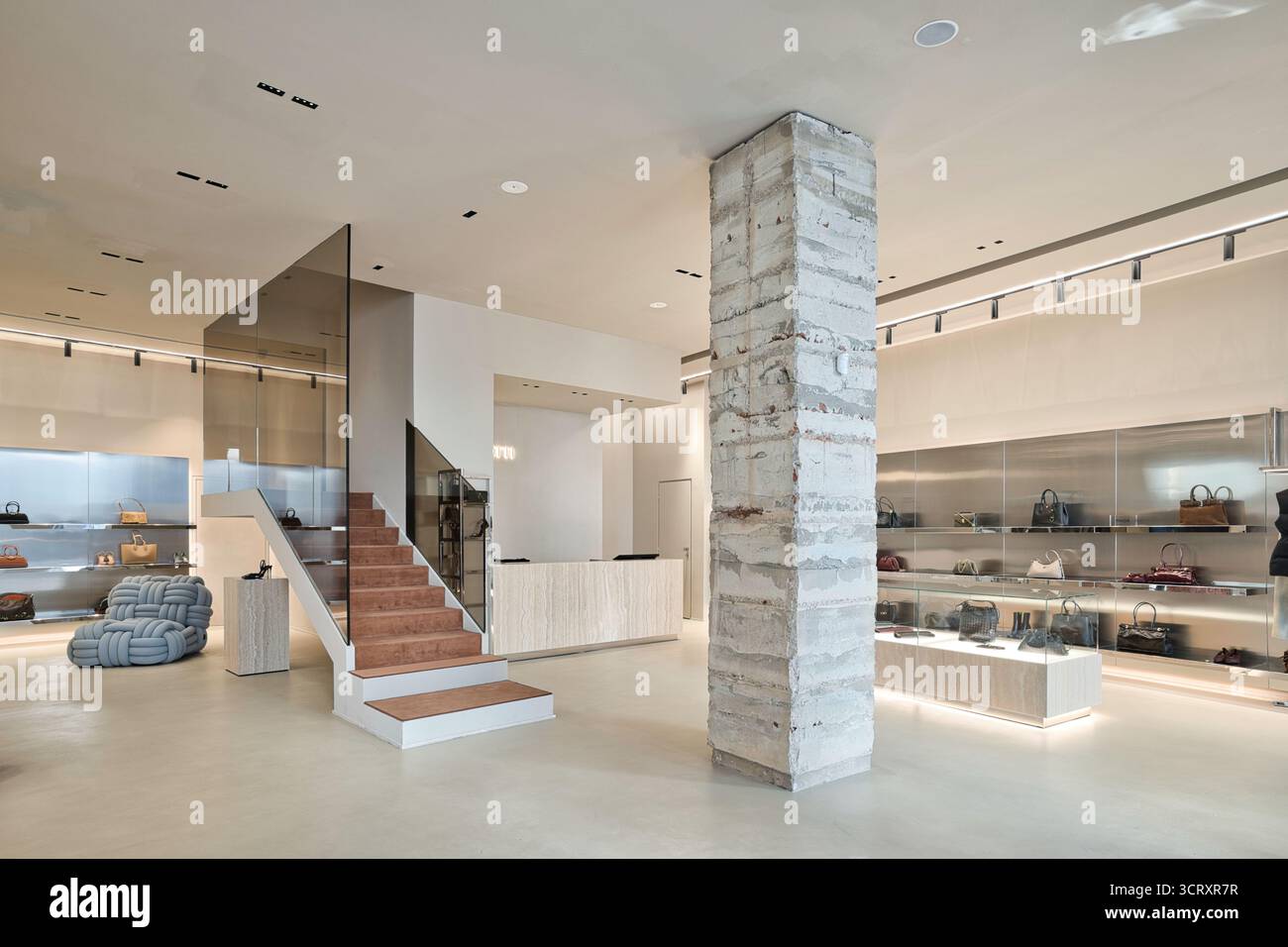 Elegantes Boutique mit verschiedenen Mode-Luxusmarken Stockfoto