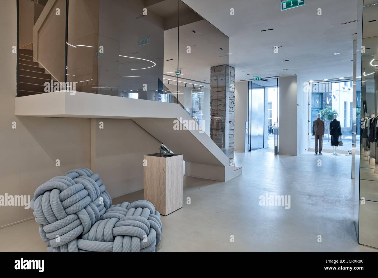 Elegantes Boutique mit verschiedenen Mode-Luxusmarken Stockfoto