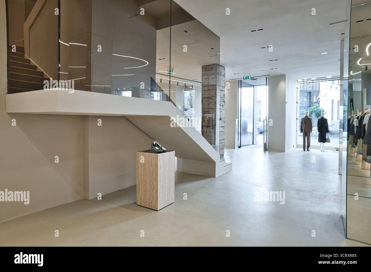 Elegantes Boutique mit verschiedenen Mode-Luxusmarken Stockfoto